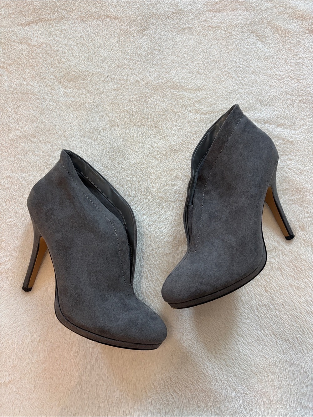 🌺Grey Bootie Heel